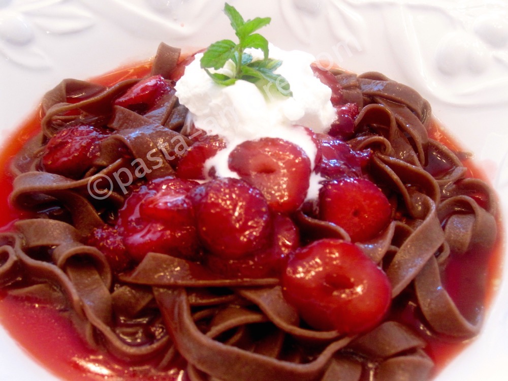 Chocolate Pasta with Strawberries Chocolate Pasta with Strawberries